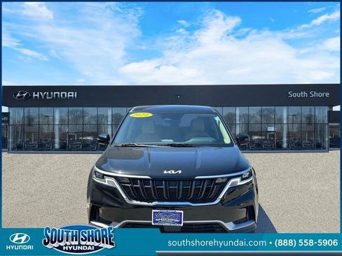 Used 2024 Kia Carnival EX FWD image 2
