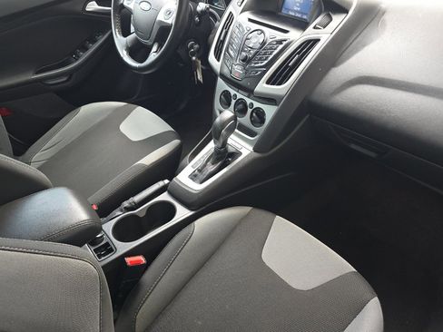 Used 2014 Ford Focus SE w/ SE Sport Package FWD image 16