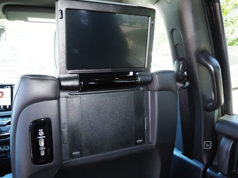 New 2025 Chrysler Pacifica Select w/ Uconnect Theater Family Group image 18