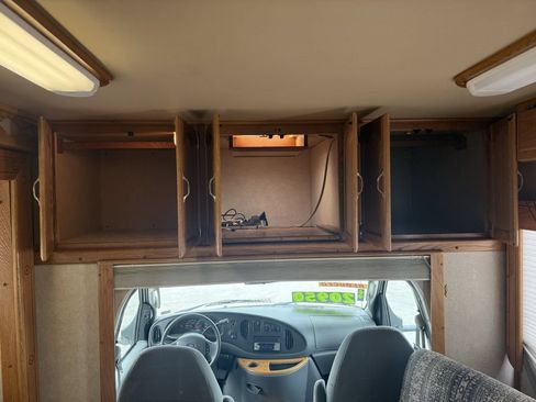 Used 2005 Ford E-350 and Econoline 350 Super Duty RWD image 40