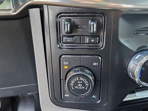 Used 2023 Ford F150 Lariat w/ Trailer Tow Package image 28