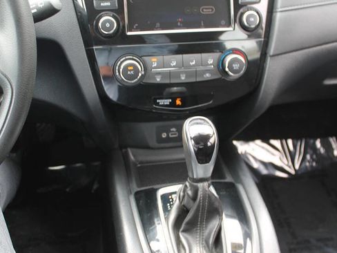 Used 2018 Nissan Rogue S image 28