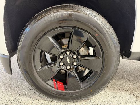 Used 2020 Chevrolet Colorado LT w/ Redline Special Edition AWD/4WD image 9