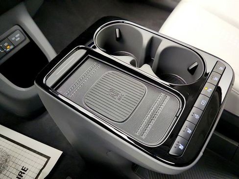 Used 2025 Hyundai Ioniq 5 Limited image 16