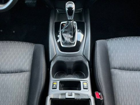 Used 2017 Nissan Rogue SV image 14