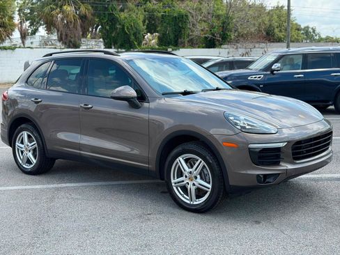 Used 2016 Porsche Cayenne AWD/4WD image 2