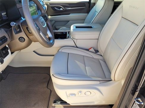 Used 2023 GMC Yukon Denali w/ Denali Reserve Package image 19
