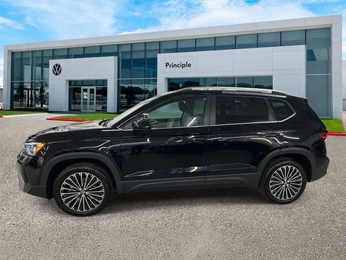 New 2026 Volkswagen Taos SE FWD image 6