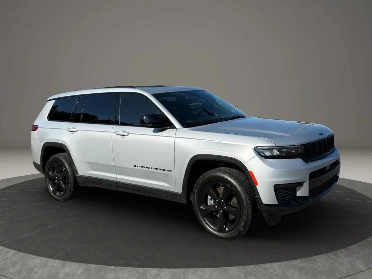 Used 2024 Jeep Grand Cherokee L Altitude AWD/4WD image 7