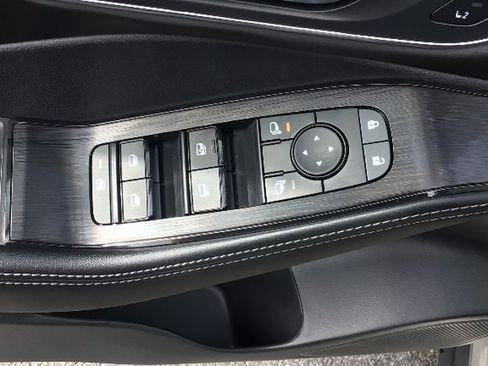 New 2026 Nissan Rogue Platinum image 3