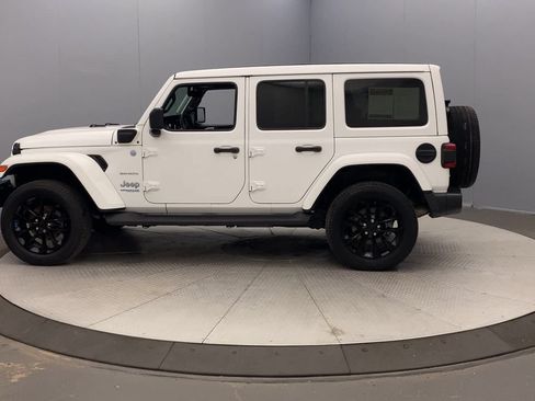 Used 2022 Jeep Wrangler Unlimited Sahara w/ Cold Weather Group AWD/4WD image 2