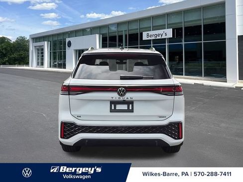 New 2026 Volkswagen Tiguan SE R-Line AWD/4WD image 9