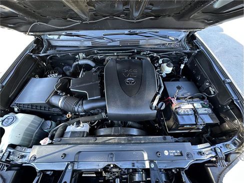 Used 2017 Toyota Tacoma SR image 27