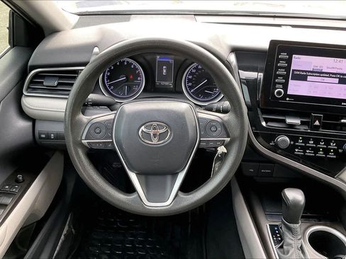 Used 2021 Toyota Camry LE image 5