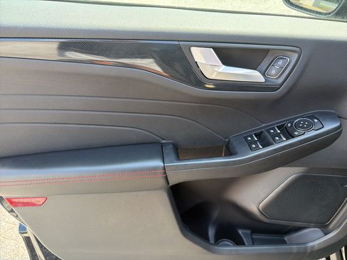 Used 2025 Ford Escape ST-Line w/ Tech Pack #1 FWD image 15