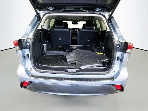 Used 2024 Toyota Highlander Limited FWD image 27