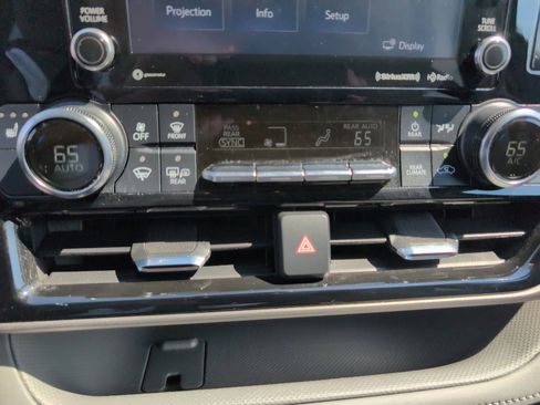 Used 2022 Toyota Highlander XLE image 24