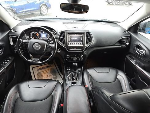 Used 2019 Jeep Cherokee Trailhawk w/ Comfort/Convenience Group AWD/4WD image 13