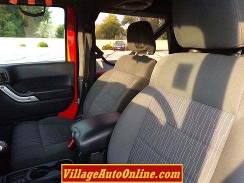 Used 2012 Jeep Wrangler Rubicon w/ PWR Convenience Group image 16