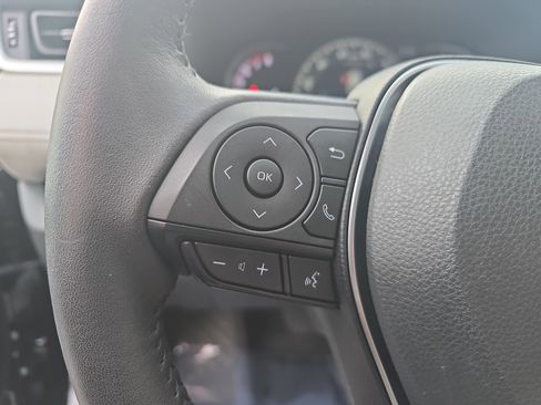 Used 2023 Toyota RAV4 XLE Premium image 18