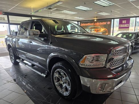 Used 2017 RAM 1500 Laramie w/ Convenience Group AWD/4WD image 4