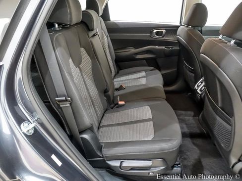 Used 2022 Kia Sorento LX image 30