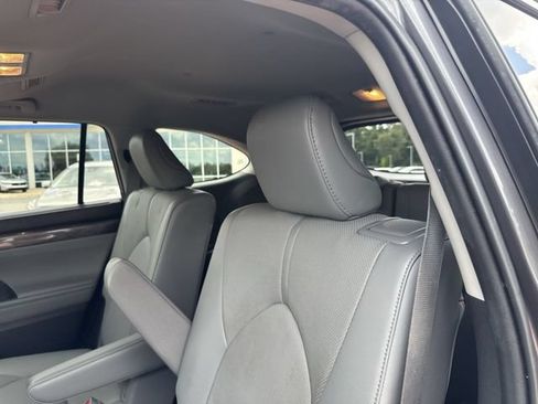 Used 2023 Toyota Highlander Limited FWD image 26