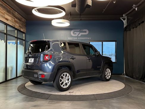 Used 2023 Jeep Renegade Latitude AWD/4WD image 3