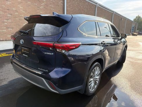 Used 2022 Toyota Highlander Platinum AWD/4WD image 5