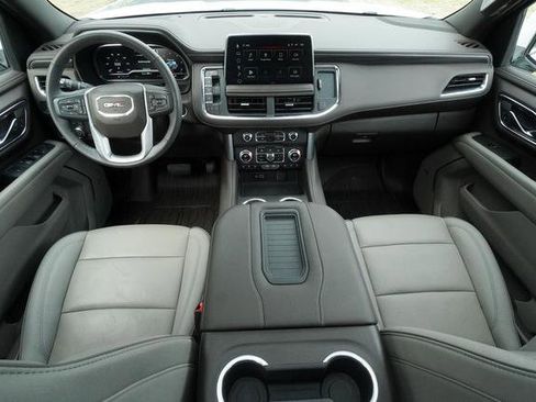 Used 2024 GMC Yukon SLT w/ SLT Premium Package image 14