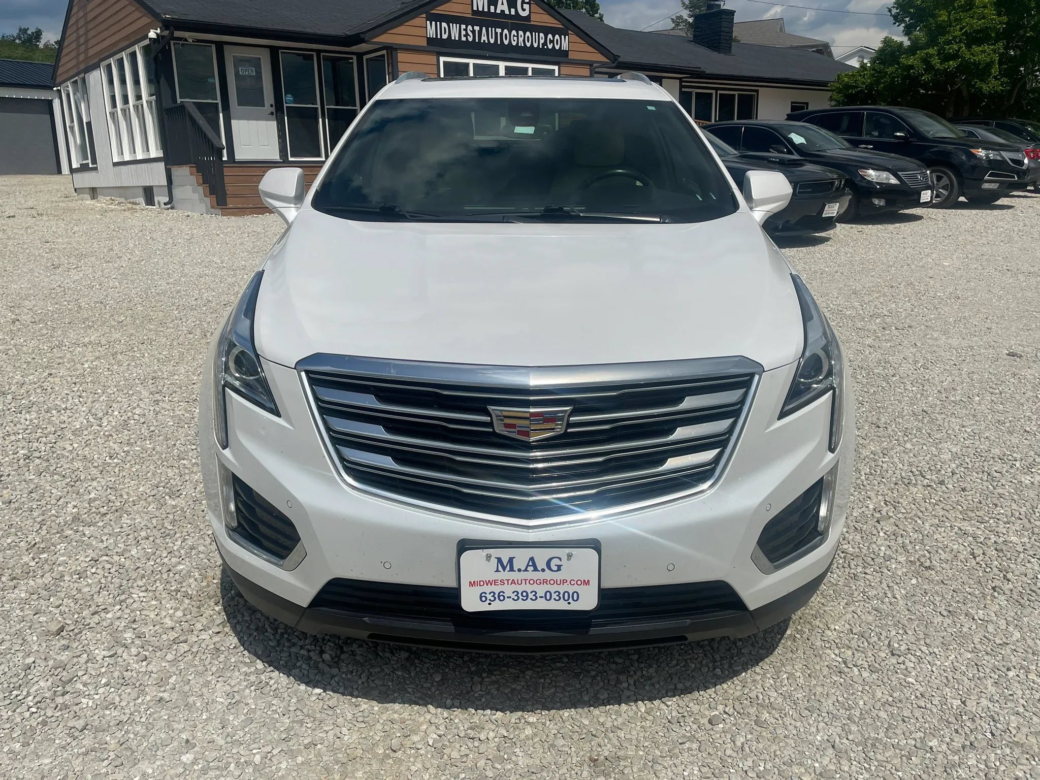 Used 2017 Cadillac XT5 Luxury w/ Driver Awareness Package FWD image 9