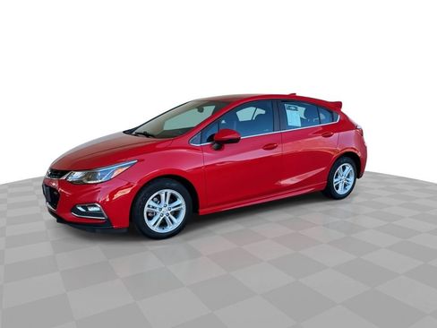 Used 2018 Chevrolet Cruze LT w/ Convenience Package image 4