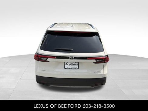Used 2024 Toyota Grand Highlander AWD image 5