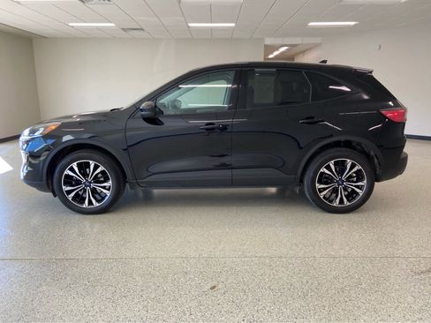 Used 2022 Ford Escape SE w/ SE Sport Appearance Package image 9