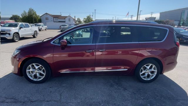 Used 2017 Chrysler Pacifica Touring-L Plus w/ Advanced Safetytec Group FWD image 7