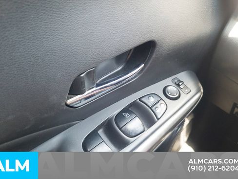 Used 2019 Nissan Kicks S FWD image 29