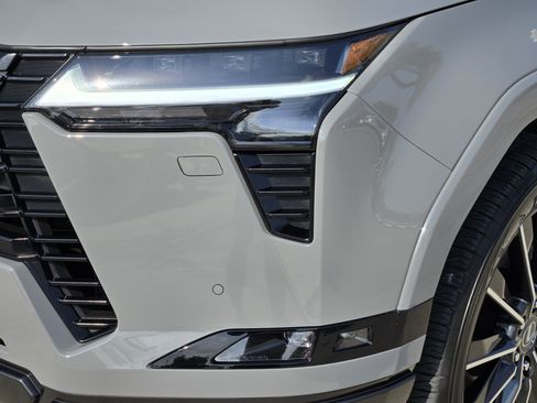 Used 2025 Lexus GX 550 w/ Accessory Package (2T) image 11