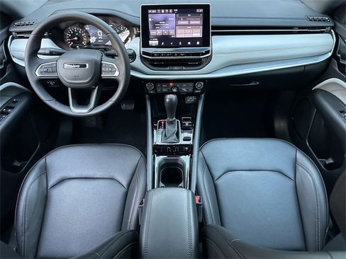 Used 2024 Jeep Compass Limited image 16