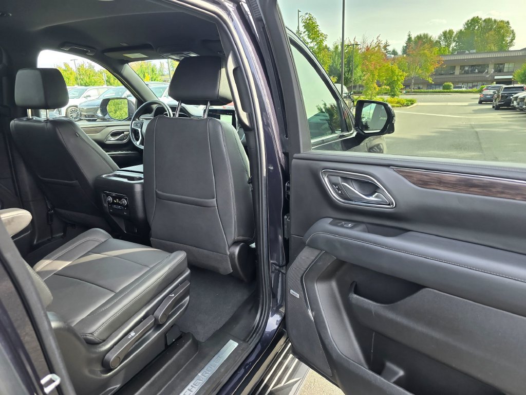 Used 2022 Chevrolet Suburban LT w/ Luxury Package AWD/4WD image 13