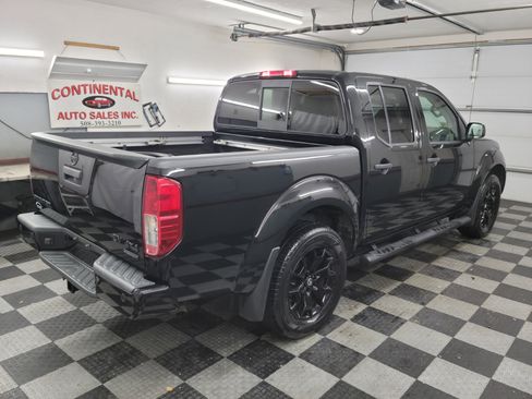 Used 2021 Nissan Frontier SV w/ Midnight Edition Floor Mats image 4