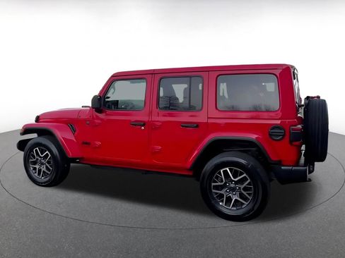 Used 2025 Jeep Wrangler Sahara image 9