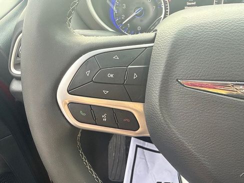 Used 2025 Chrysler Pacifica Select FWD image 25