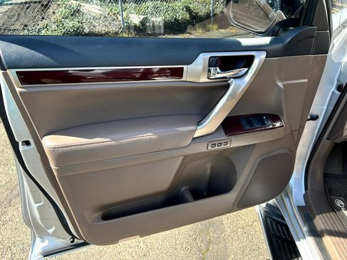 Used 2019 Lexus GX 460 Premium image 9