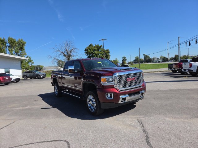 Used 2017 GMC Sierra 2500 Denali w/ Duramax Plus Package AWD/4WD image 6