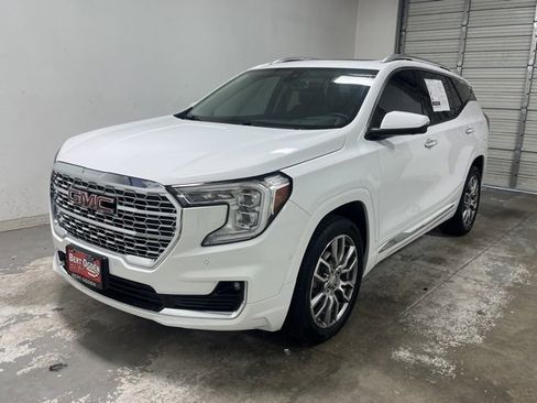 Used 2024 GMC Terrain Denali w/ Denali Premium Package image 9