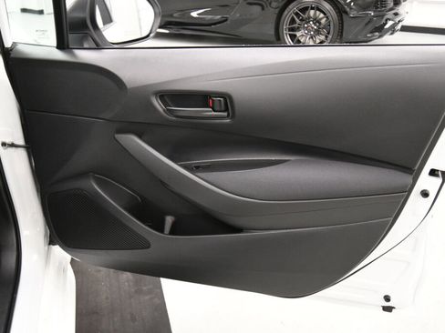 Used 2022 Toyota Corolla LE image 32