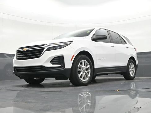 Used 2023 Chevrolet Equinox LS FWD image 24