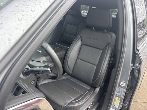 Used 2025 GMC Yukon XL Denali AWD/4WD image 23