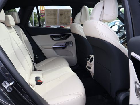 Used 2026 Mercedes-Benz GLC 300 4MATIC image 26