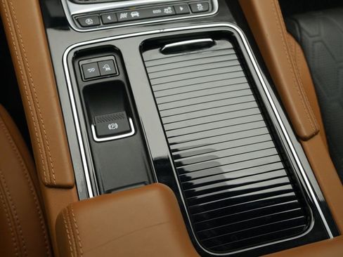 Used 2019 Jaguar F-PACE SVR image 50